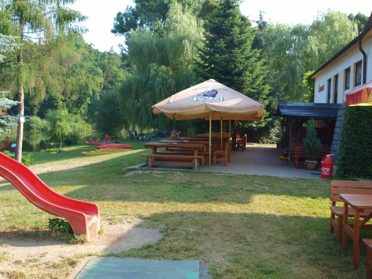 Hotel Kormoran Zlenice Exterior foto